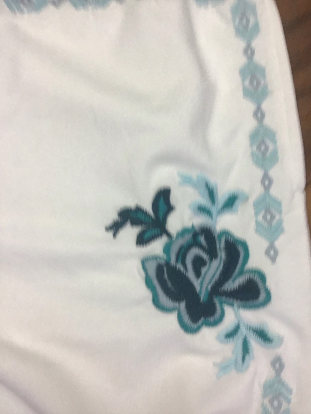 Sundance Faded Fields White Joggers Blue Floral Embroidered Size Medium - Picture 11 of 13